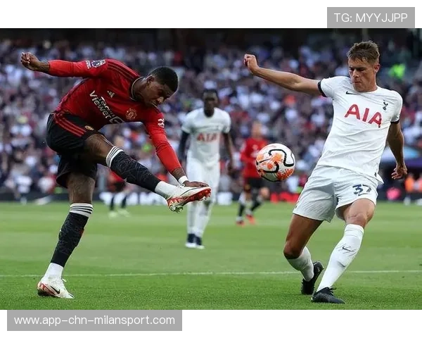 拉什福德训练迟到被罚，面色铁青拒绝采访