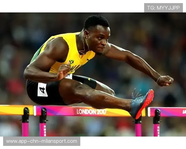 游泳少年创造个人最佳成绩震惊团队