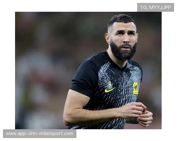 本泽马引领沙特新月首胜，锋线实力得到展现