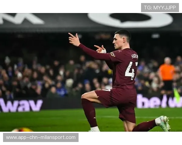 福登禁区内接球晃动，冷静施射洞穿对方球门